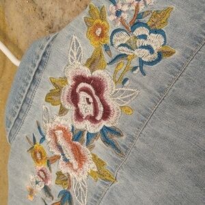 Women's Etienne Marcel Los Angeles size small chambray floral embroidered shirt